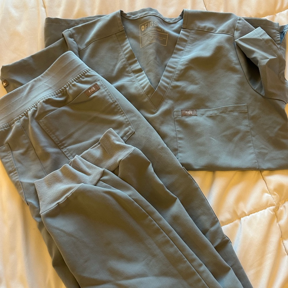 Figs Scrub Set in dusty blue